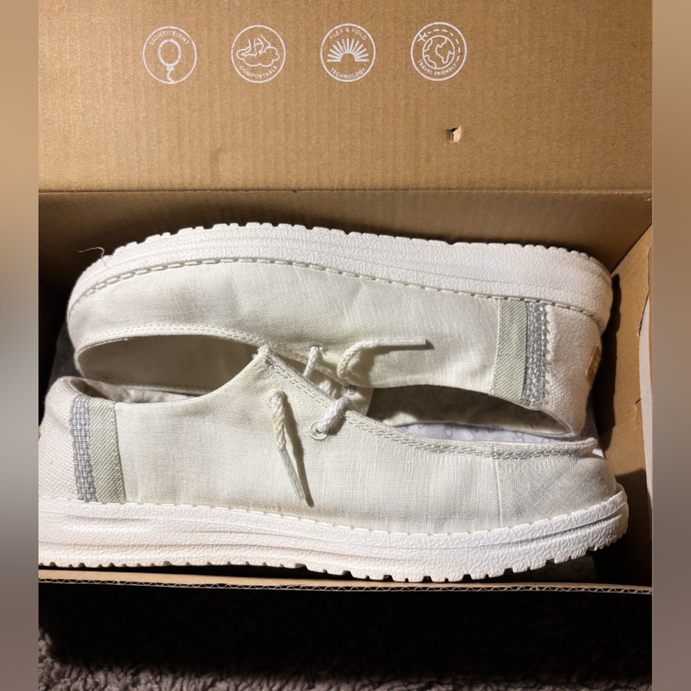 White Hey Dudes, size 7 women’s